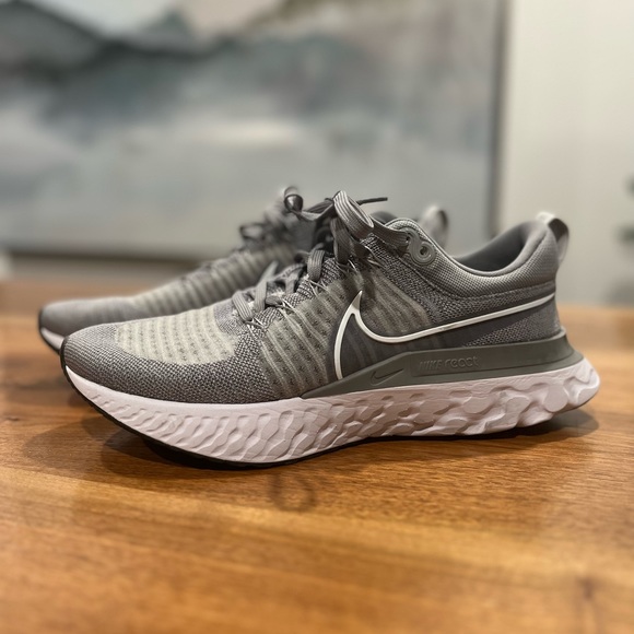 Nike Infinity Run Flyknit 2 - Picture 2 of 4